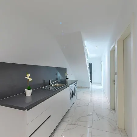 Andromeda, Sea Caves Peyia