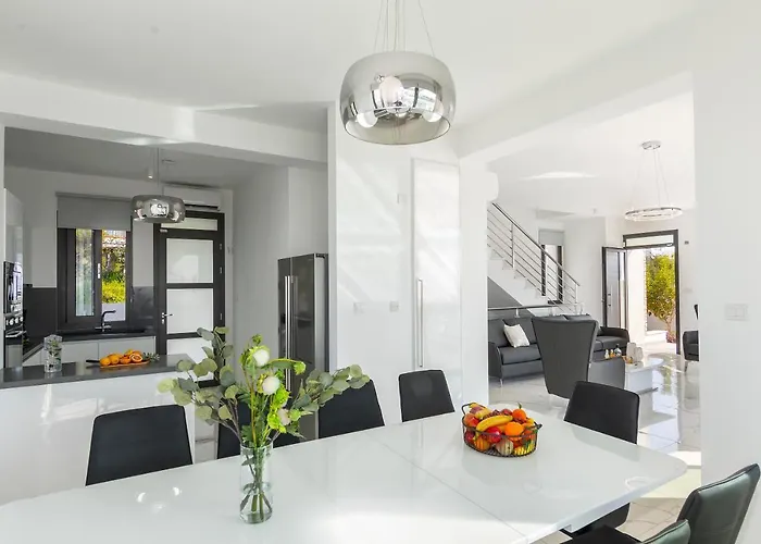 Villa Andromeda, Sea Caves Peyia