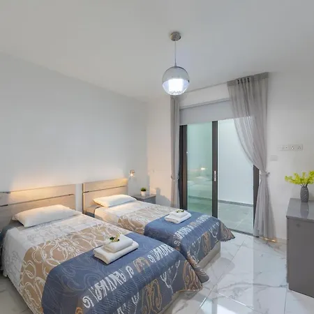 Vila Andromeda, Sea Caves