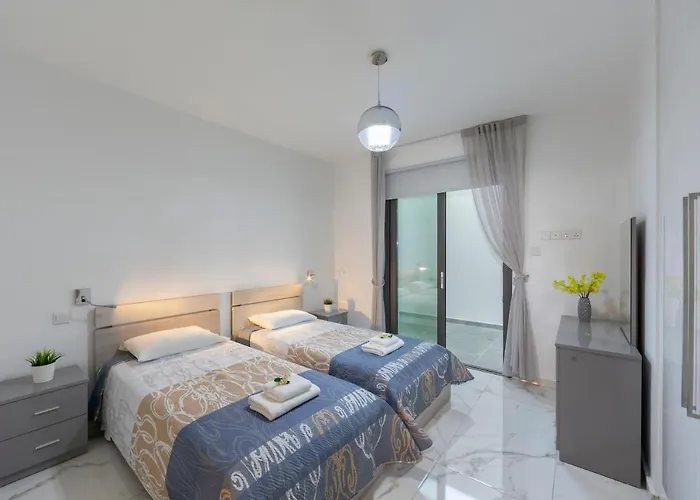 Villa Andromeda, Sea Caves