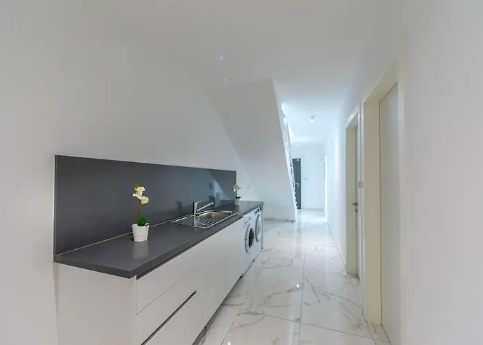 Andromeda, Sea Caves ペイヤ